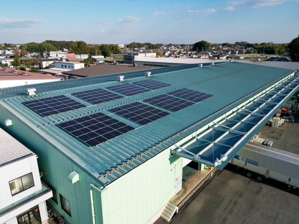 動画を公開しました｜【施工事例】自家消費型太陽光発電システム｜カインズ商配（結城センター/ 千葉第１センター）様のサムネイル